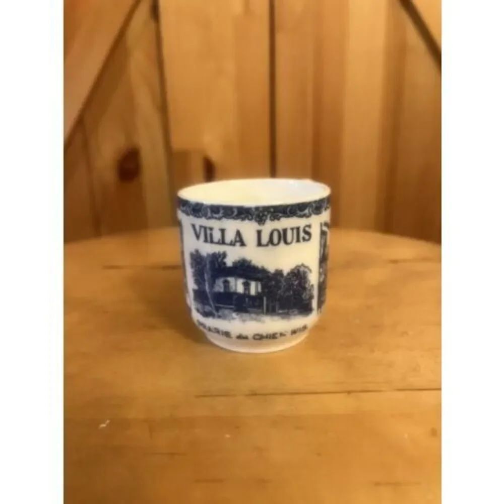 Souvenir Villa Louis Prairie Du Chien Wisconsin Blue White Mini Cup 2.25” (6883)